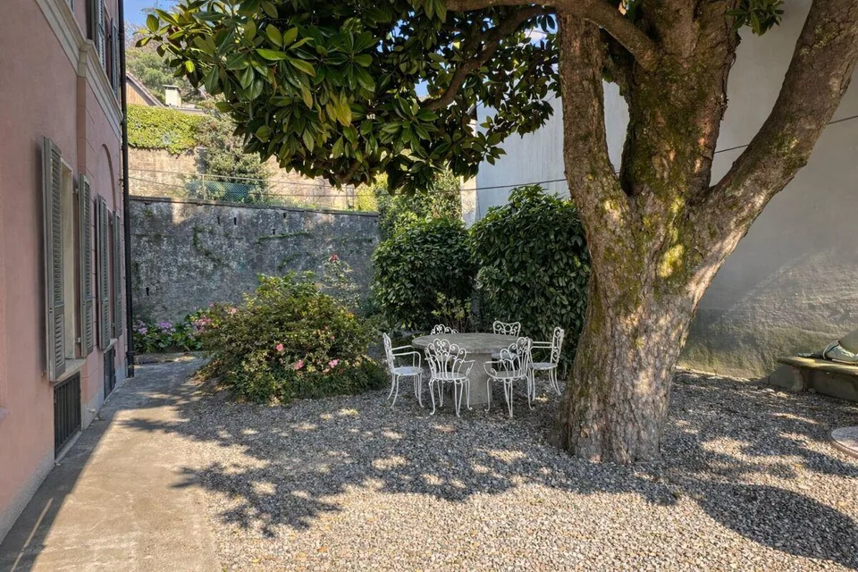 Elegantes Landhaus aus der Epoche mit Garten und Terrassen im Herzen von Balerna – Foto 6 von 30