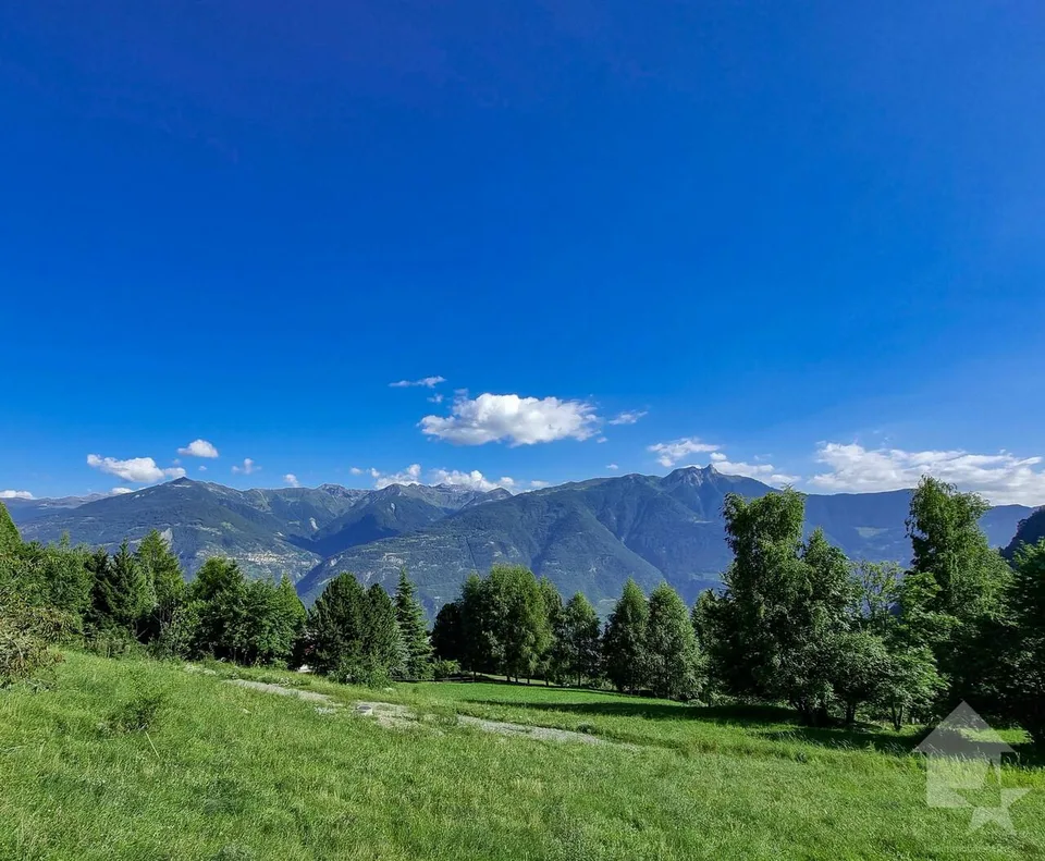 Chalet de 5.5 pièces sur plan, calme, ensoleillé, belle vue