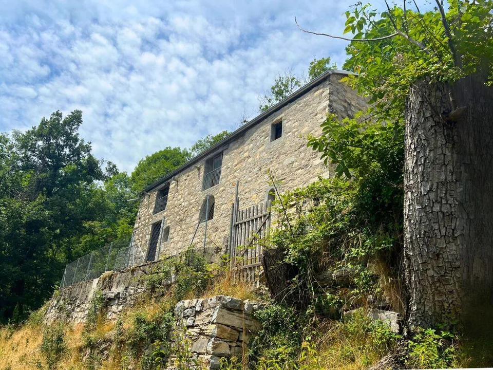 Grazioso rustico ristrutturato con vista aperta sulla valle