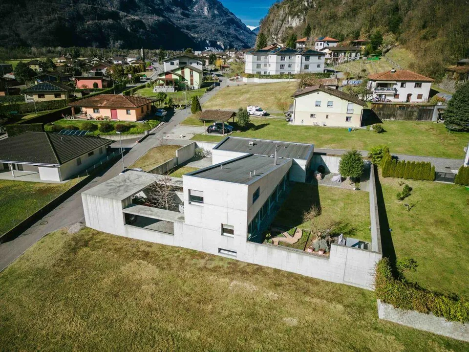Villa moderne et spacieuse de 5.5 pièces dans un quartier calme à Cresciano – photo 23 sur 46
