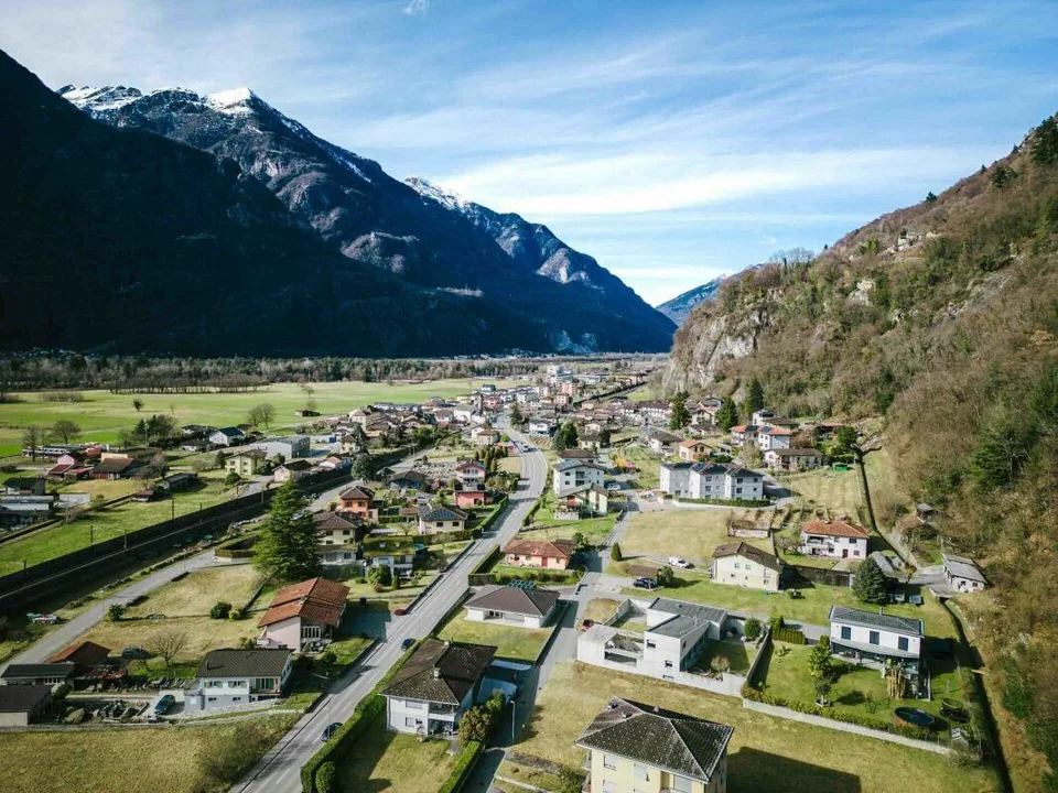 Villa moderne et spacieuse de 5.5 pièces dans un quartier calme à Cresciano – photo 28 sur 46