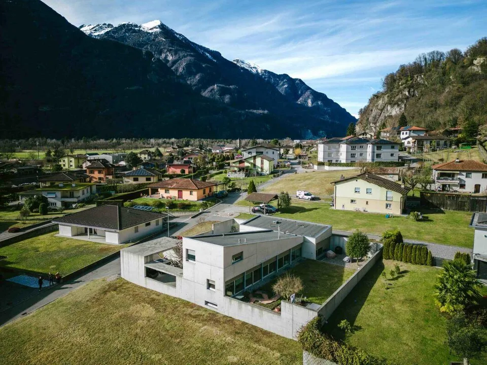 Villa moderne et spacieuse de 5.5 pièces dans un quartier calme à Cresciano – photo 24 sur 46