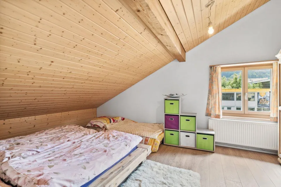 Grande casa di 6.5 locali completamente ristrutturata all'ingresso del paese di Eschert