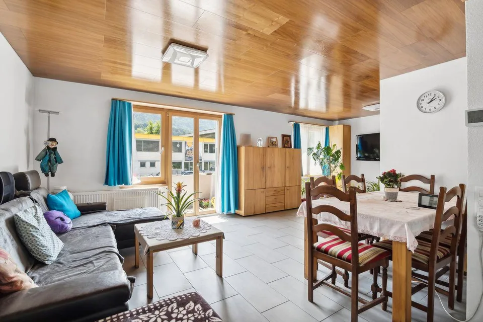 Grande casa di 6.5 locali completamente ristrutturata all'ingresso del paese di Eschert