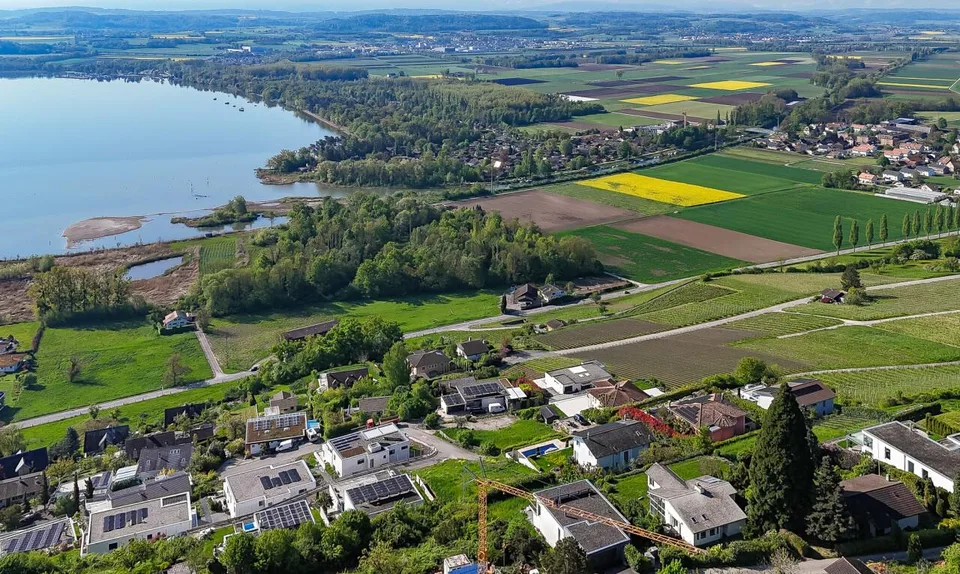 Architektenvilla mit Panoramablick auf den See und die Berge – Foto 10 von 21
