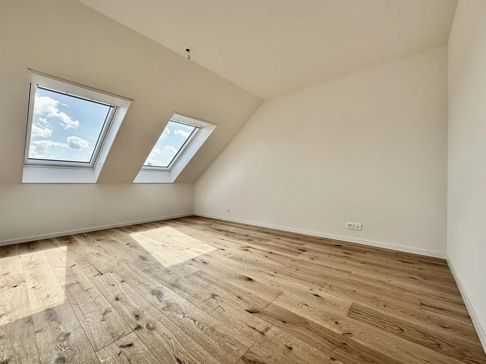 Appartamento attico di 5,5 locali ristrutturato con vista panoramica a Küngoldingen – foto 34 di 35