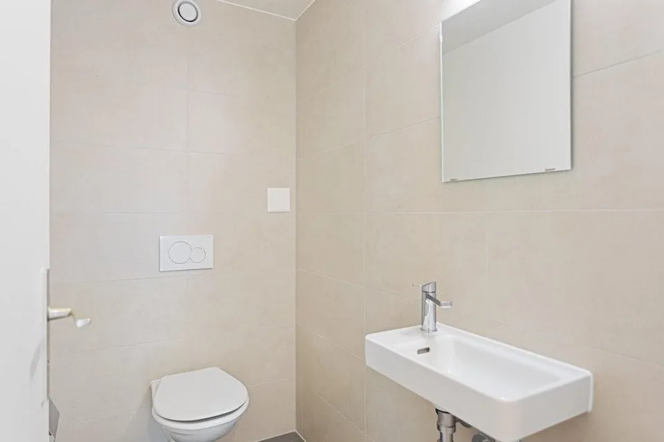 First net rent offered upon signing the lease – photo 6 of 7