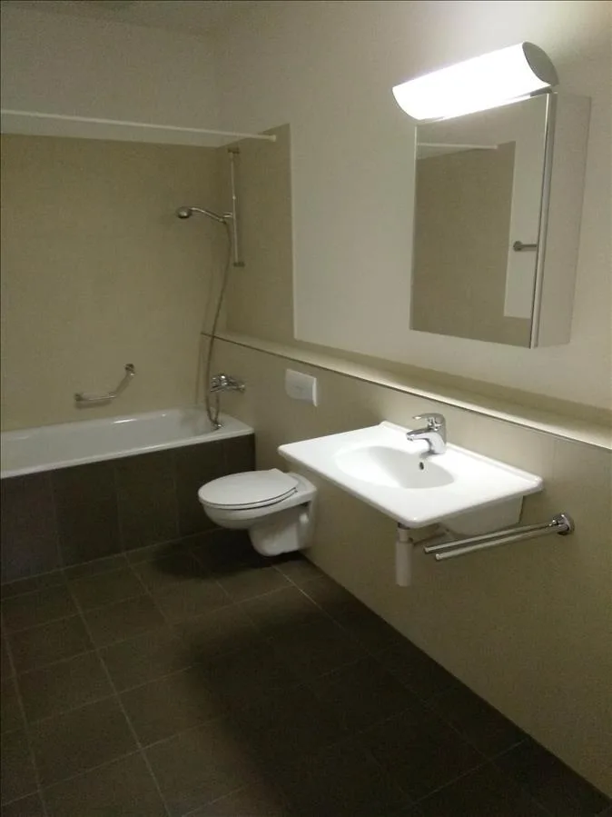 Noleggio senza cauzione - grande appartamento loft con posto a sedere in giardino