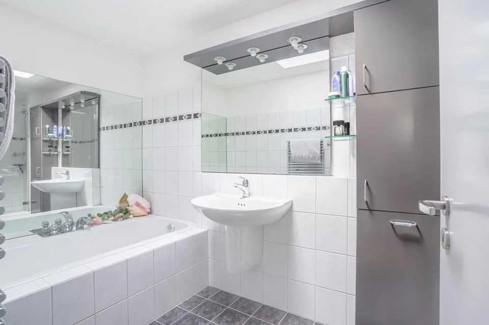 Helle Attikawohnung mit grosser Dachterrasse und viel Privatsphäre – Foto 6 von 8