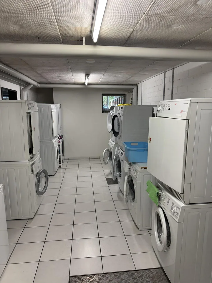 Schöne Wohnung mit grossem Balkon in einer ruhigen Seitenstrasse – Foto 10 von 12