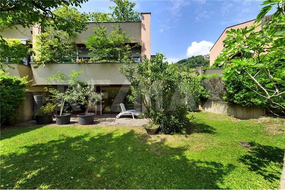 Grande casa con ampi spazi a due passi dal lago! Anche come residenza secondaria