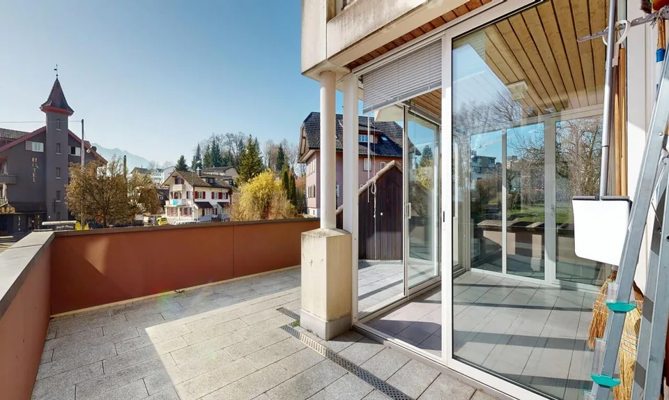 Appartamento 4.5 locali con terrazza, giardino d'inverno e garage