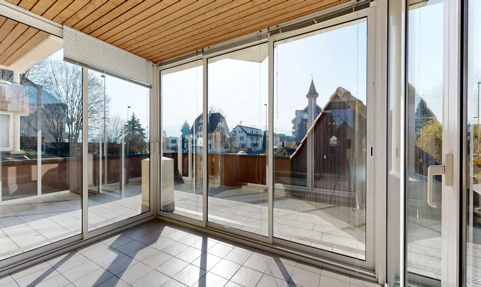 Appartamento 4.5 locali con terrazza, giardino d'inverno e garage