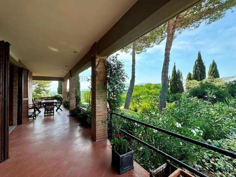 Splendida grande proprietà alle porte di San Gimignano/Toscana