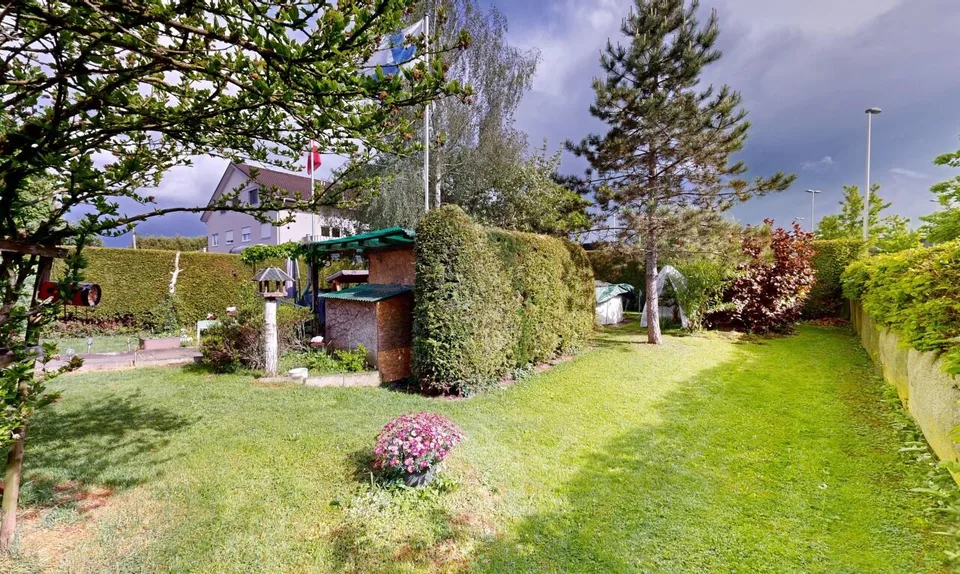 Casa unifamiliare ben tenuta di 5,5 locali con bellissimo giardino a Niederuzwil