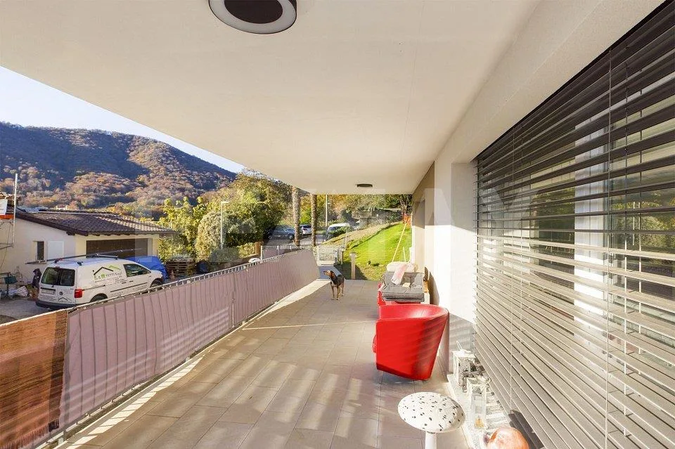 NEGGIO (VIC. VERNATE) - Luminoso e moderno appartamento con giardin... – photo 7 sur 9