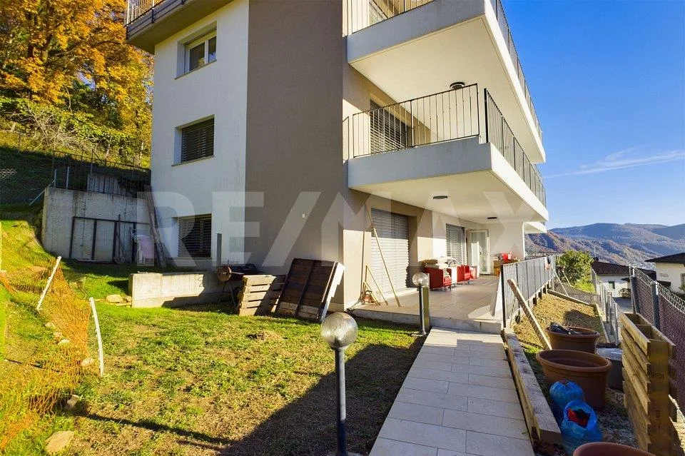 NEGGIO (VIC. VERNATE): Luminoso e moderno appartamento con giardino...