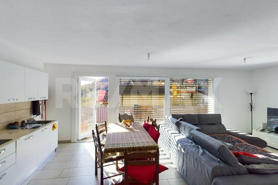 NEGGIO (VIC. VERNATE): Luminoso e moderno appartamento con giardino...