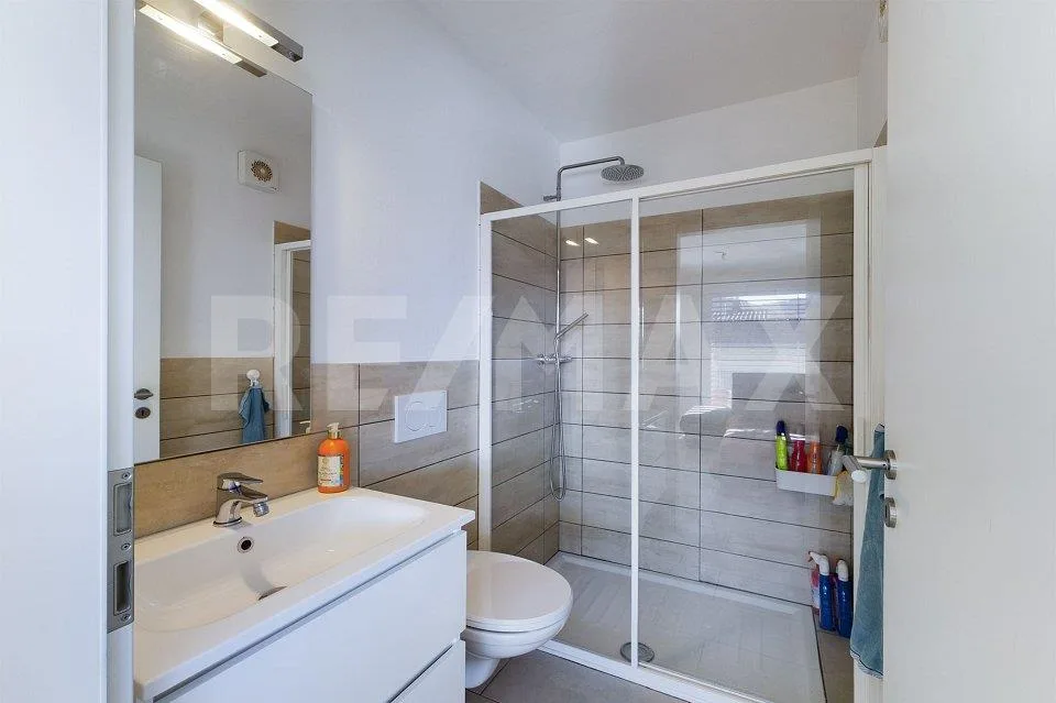 NEGGIO (VIC. VERNATE): Luminoso e moderno appartamento con giardino...