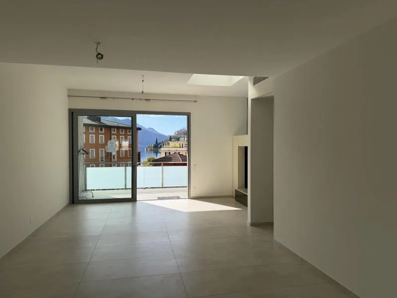 Elegantes Dachgeschoß, große sonnige Terrasse mit Seeblick