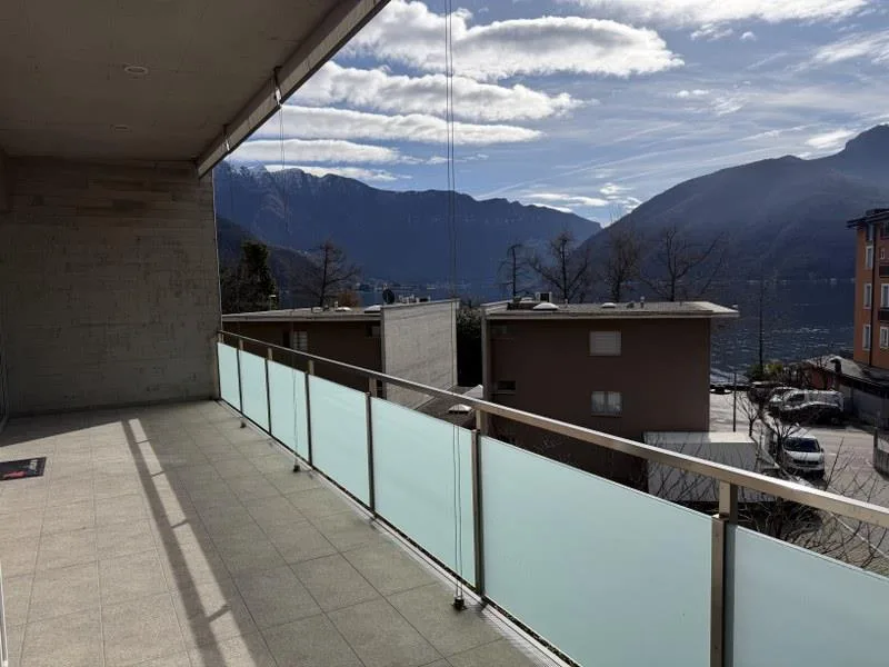 Elegantes Dachgeschoß, große sonnige Terrasse mit Seeblick
