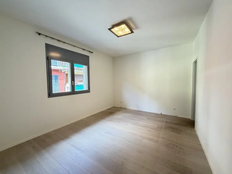 ELEGANTE ATTICO, GRANDE TERRAZZA BEN SOLEGGIATA CON VISTA LAGO – foto 9 di 13