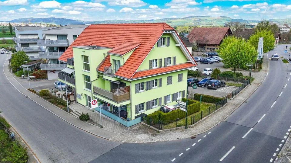 Abitare piccolo. Godere molto. Appartamento 2.5 locali a Mauensee – foto 7 di 15