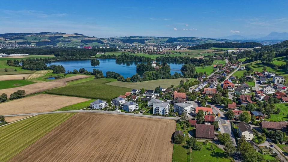 Abitare piccolo. Godere molto. Appartamento 2.5 locali a Mauensee – foto 10 di 15