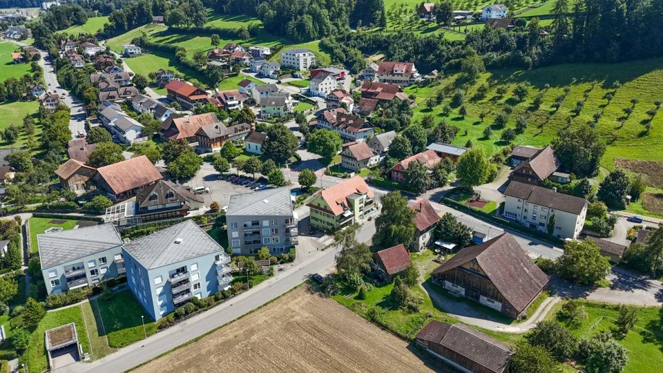 Abitare piccolo. Godere molto. Appartamento 2.5 locali a Mauensee – foto 15 di 15