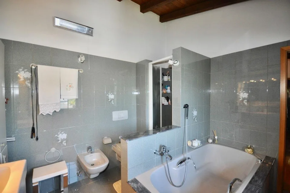 10 Zimmer Villa in Magliaso – Foto 14 von 18