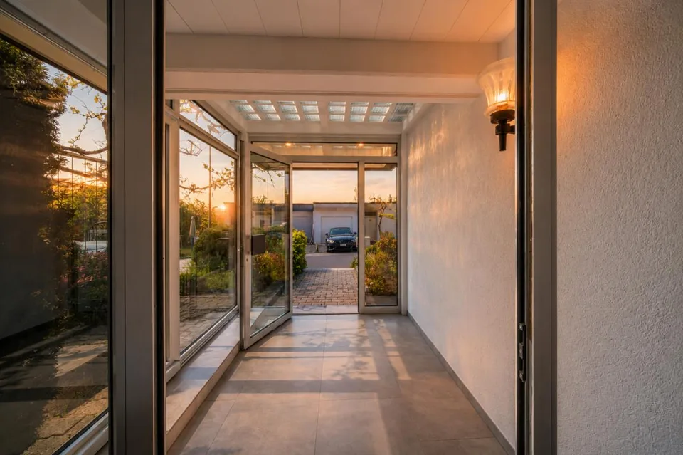Casa unifamiliare di 6,5 stanze appena ristrutturata con posizione in pendenza sud e vista panoramica a Füllinsdorf