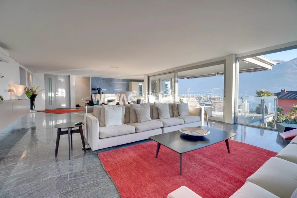 Luxusduplexwohnung mit privatem Garten & atemberaubender Aussicht zum Verkauf in Ascona – Foto 9 von 13