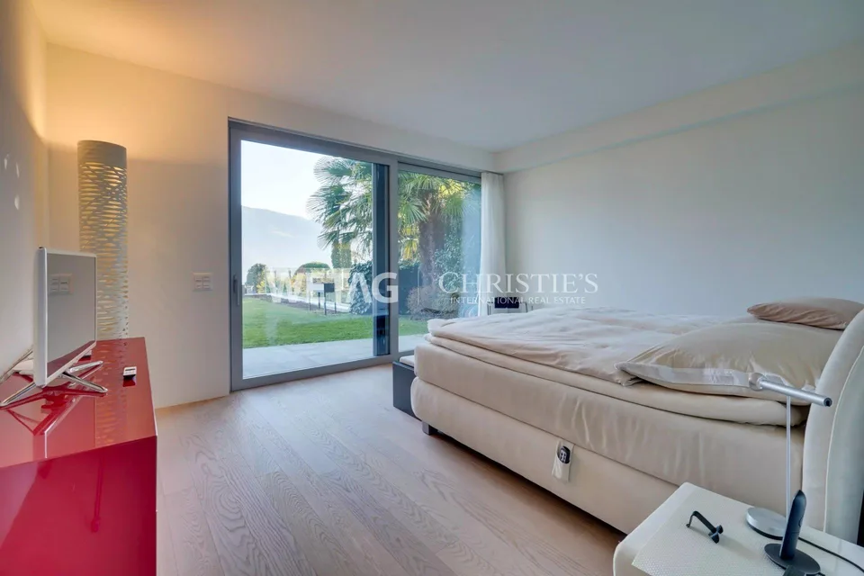 Appartamento duplex di lusso con giardino privato & vista mozzafiato in vendita ad Ascona