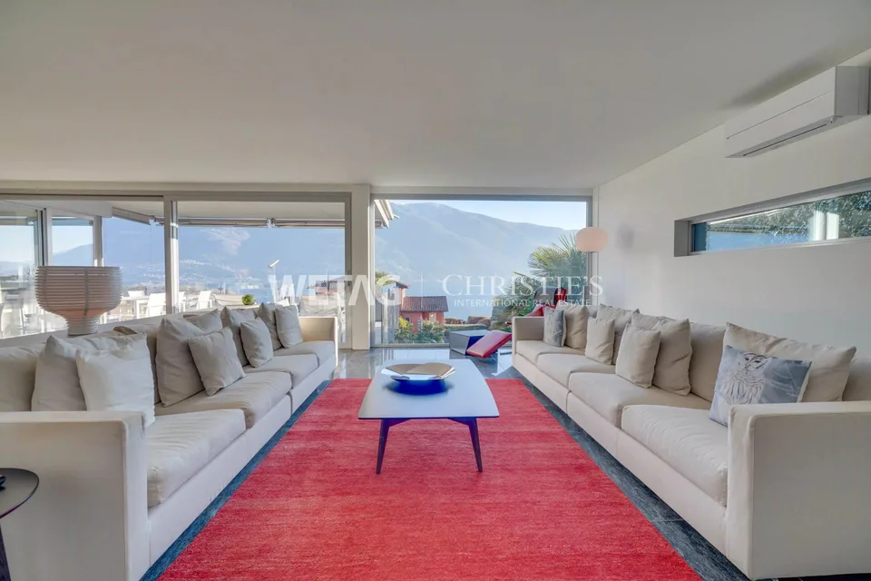 Appartamento duplex di lusso con giardino privato & vista mozzafiato in vendita ad Ascona