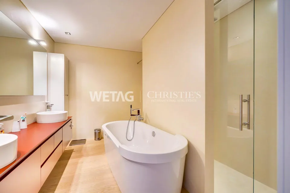 Luxusduplexwohnung mit privatem Garten & atemberaubender Aussicht zum Verkauf in Ascona – Foto 6 von 13