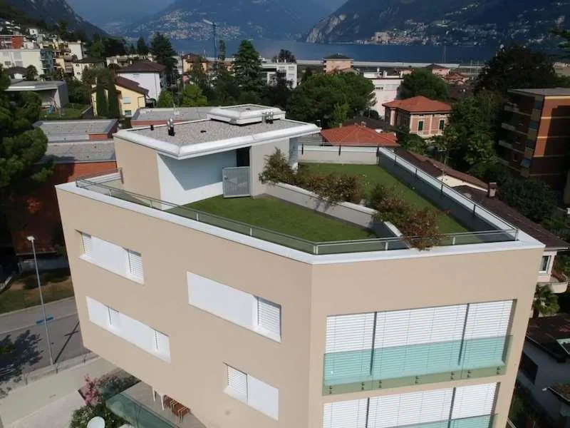 Moderno app. di 4.5 loc. con vista lago e roof-top