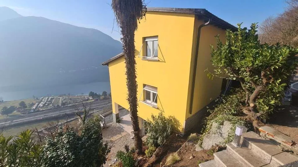 ROVIO: VILLA 6.5 Zimmer PANORAMISCH RENOVIERTE