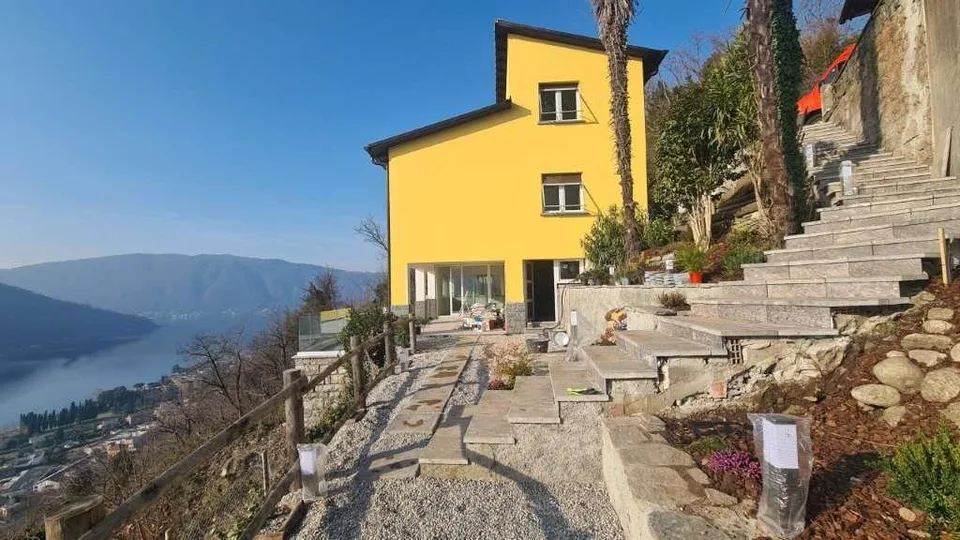 ROVIO: VILLA 6.5 loc. PANORAMICA RISTRUTTURATA