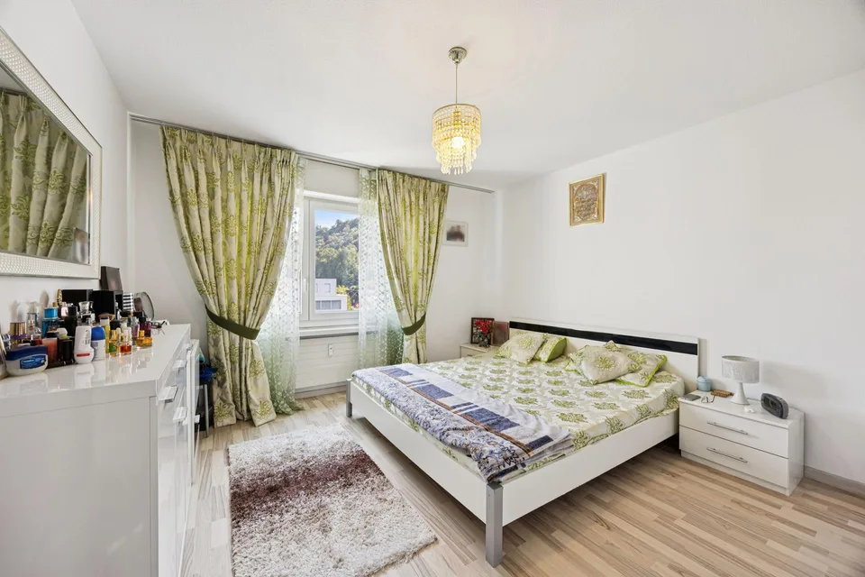 6.5-Zimmer-Dachwohnung - flexibel in 3.5- und 4.5-Zimmer-Wohnung te...