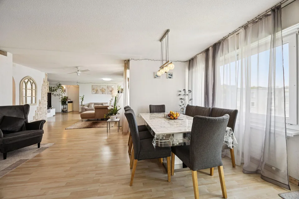 6.5-Zimmer-Dachwohnung - flexibel in 3.5- und 4.5-Zimmer-Wohnung te...
