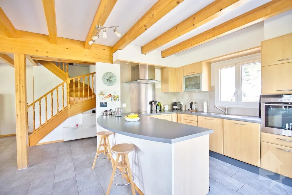 Stunning semi-detached house by the garage