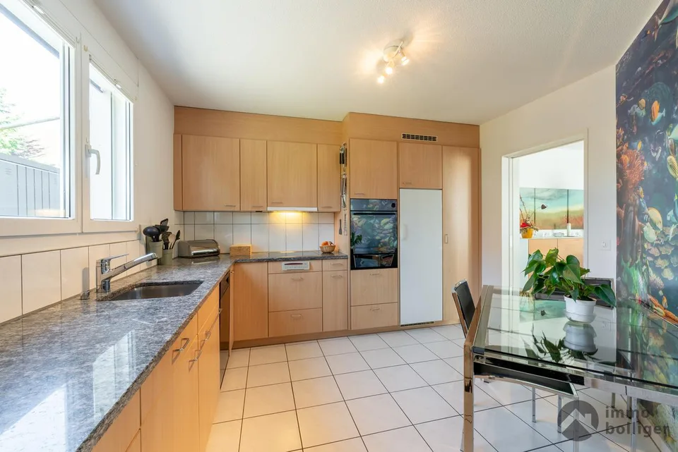 Bureau à domicile avec vue dans le quartier populaire de Hölzli