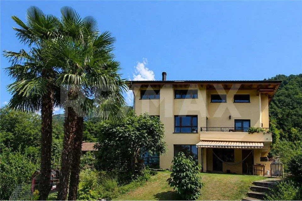 Ampia casa unifamiliare nel verde