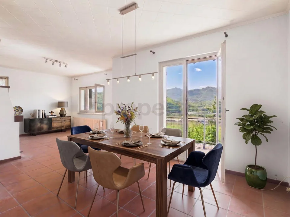 Elegantes Villenhaus mit 4 Zimmern und Balkon, renoviert, Agno – Foto 1 von 29