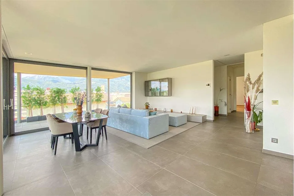 Comano: moderno 3.5 loc. di pregio con ampia terrazza