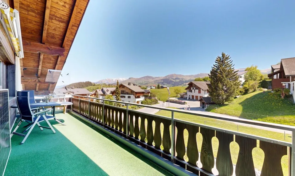 Charmante Dachwohnung mit Bergpanorama in Brigels