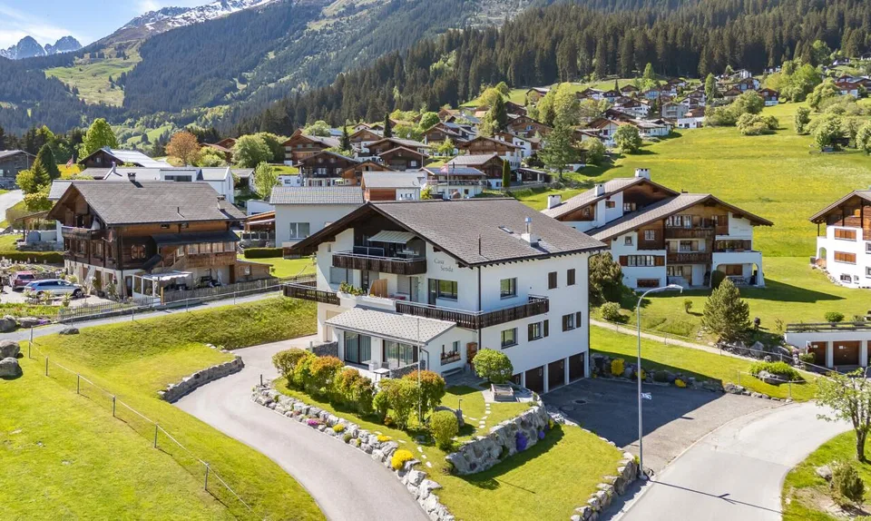Charmante Dachwohnung mit Bergpanorama in Brigels