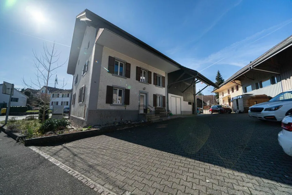 Charmantes Bauernhaus mit Scheune, Garage und Gewölbekeller