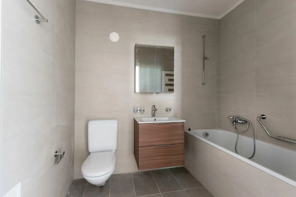 2100, Via Pizzo di Claro 19a, Apartment 123