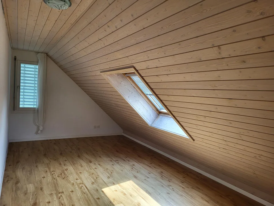 Grösszügige 3 1/2-Zimmer-Dach-Maisonettewohnung